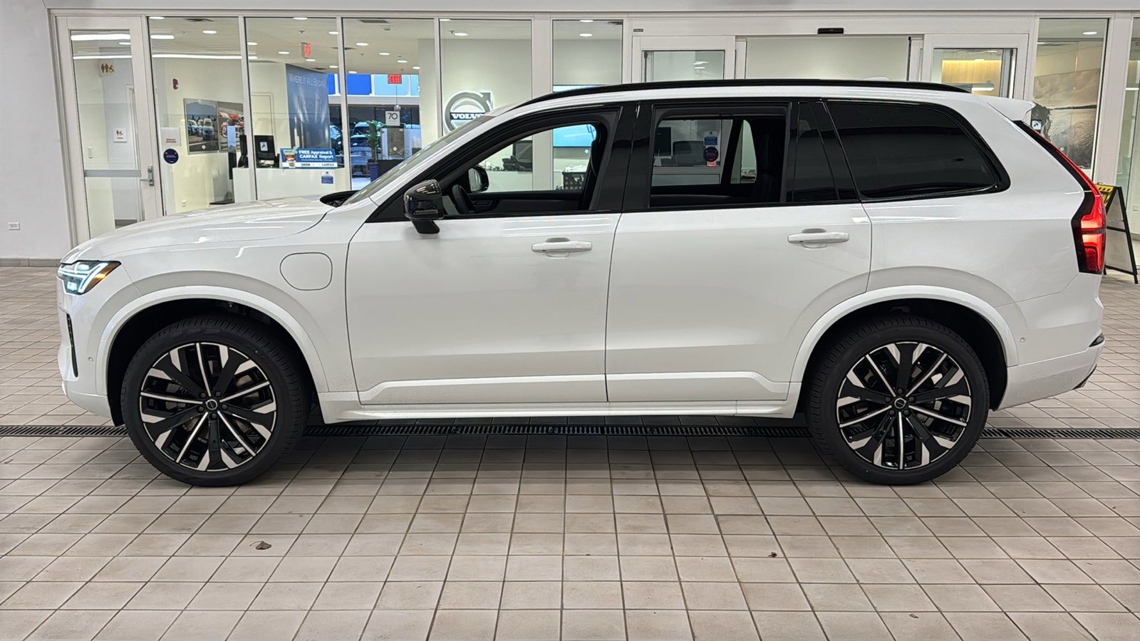New 2026 Volvo XC90 T8 Ultra w/ Protection Package Premier image 8