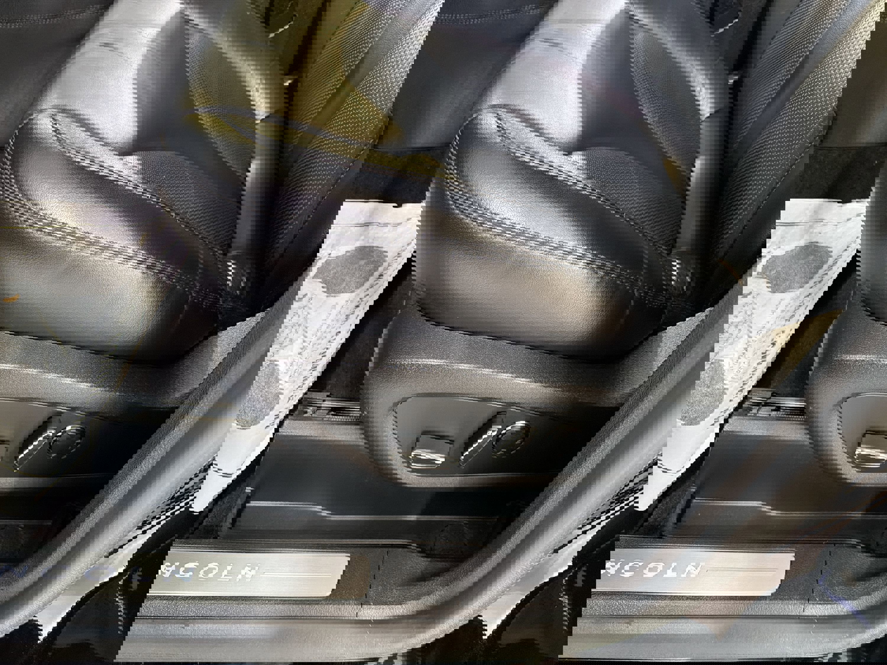 Used 2018 Lincoln MKC Select w/ Select Plus Package image 11