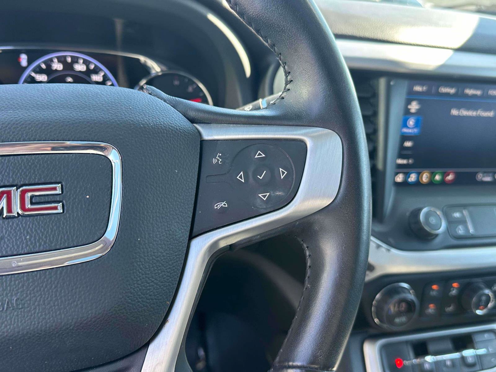 Used 2022 GMC Acadia SLT w/ Technology Package image 25