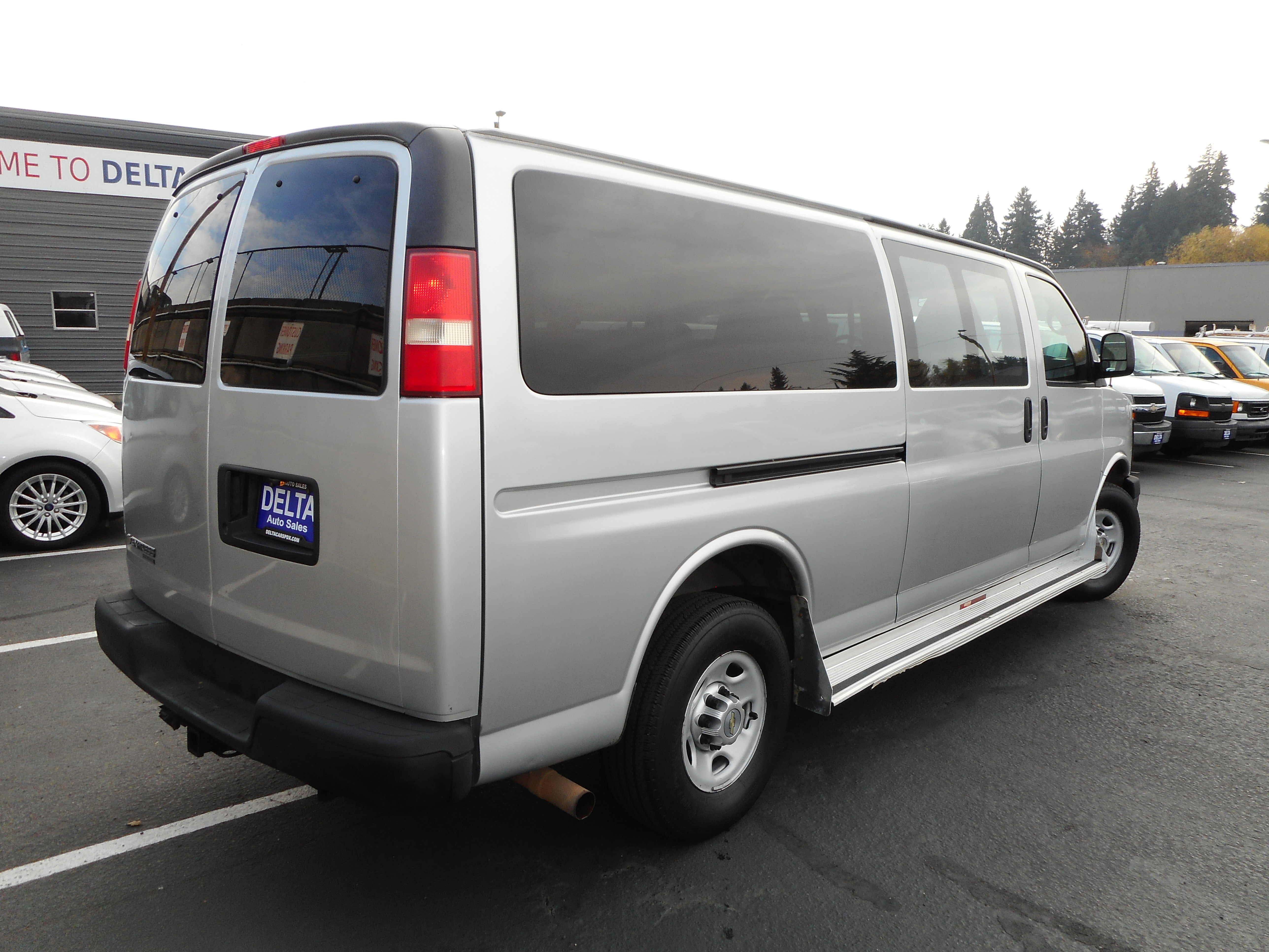 Used 2014 Chevrolet Express 3500 LS image 7