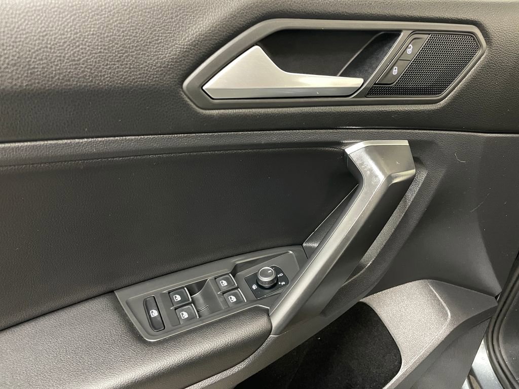 Used 2021 Volkswagen Tiguan SE R-Line image 26