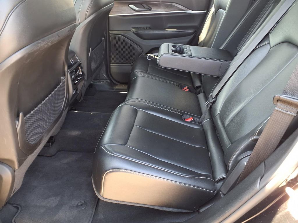 Used 2024 Jeep Grand Cherokee Limited RWD image 22