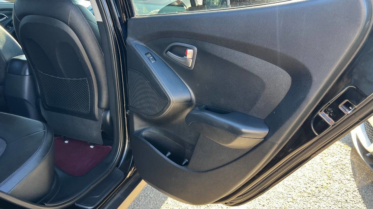 Used 2015 Hyundai Tucson GLS w/ Option Group 02 FWD image 23