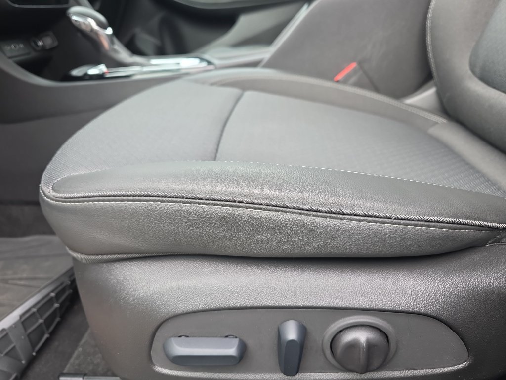 Used 2023 Buick Encore GX Select w/ Experience Buick Package FWD image 32