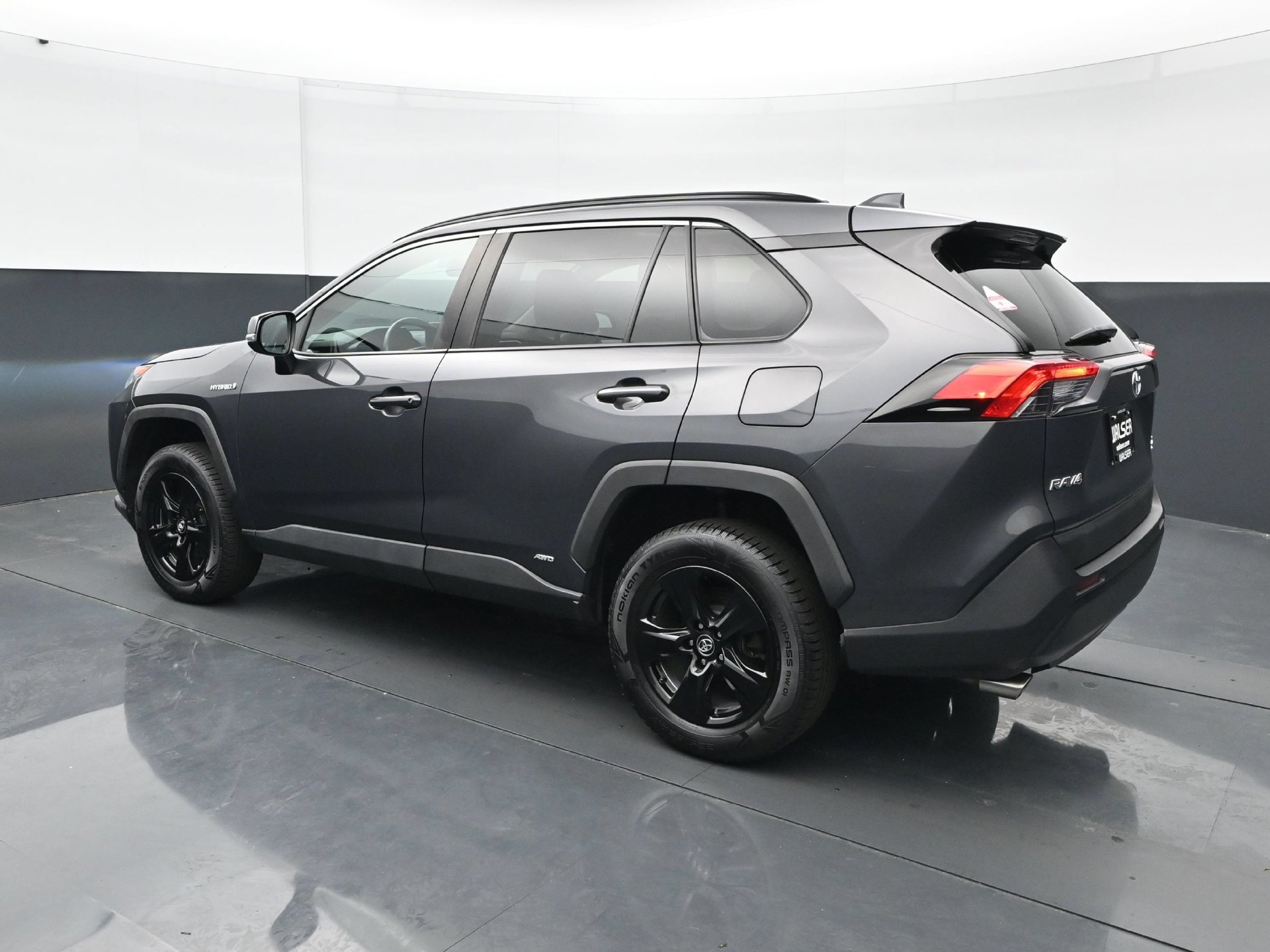 Used 2020 Toyota RAV4 XLE w/ Convenience Package AWD/4WD image 4