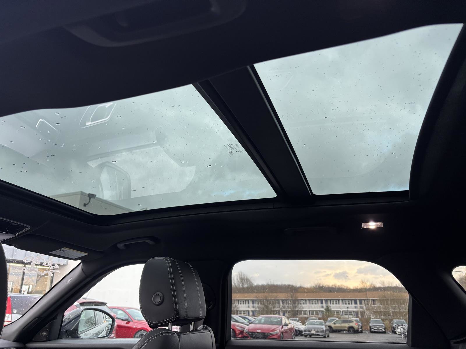 Used 2020 Land Rover Range Rover Velar S image 12