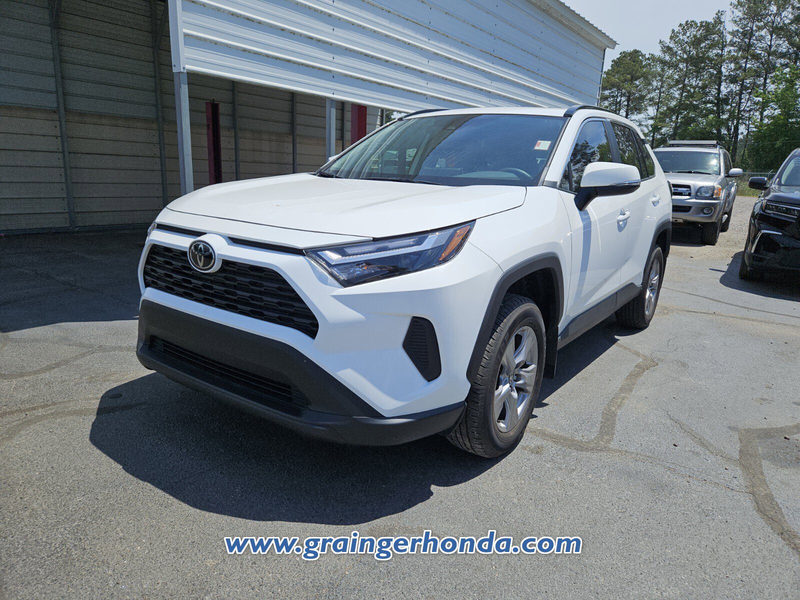 Used 2025 Toyota RAV4 XLE w/ Convenience Package FWD image 2