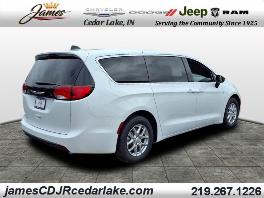 New 2026 Chrysler Voyager LX image 4