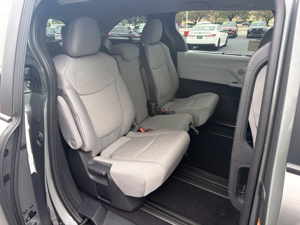 New 2026 Toyota Sienna LE FWD image 26