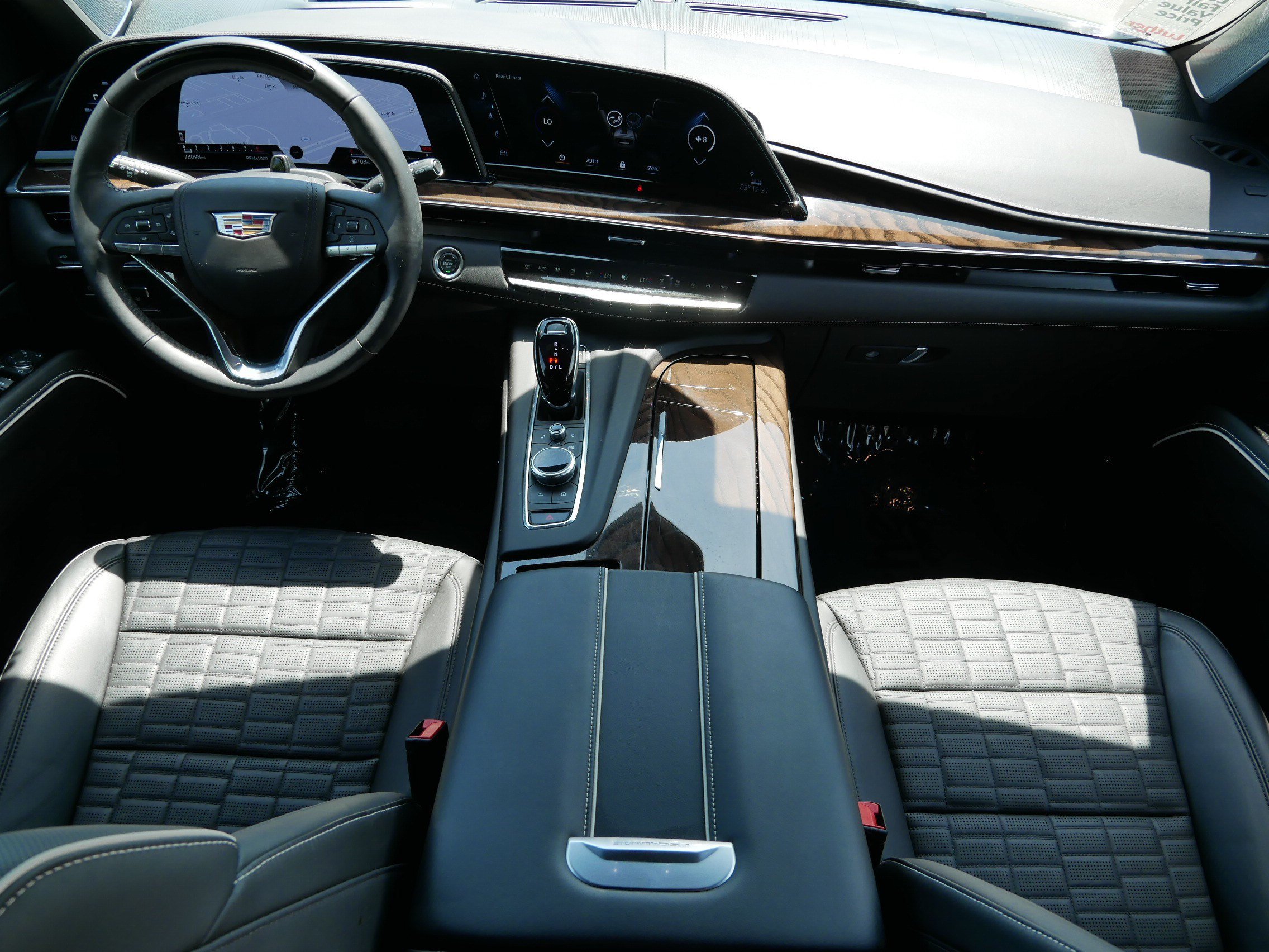 Certified 2024 Cadillac Escalade ESV Premium Luxury Platinum AWD/4WD image 8