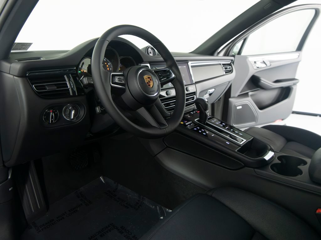New 2026 Porsche Macan AWD/4WD image 5