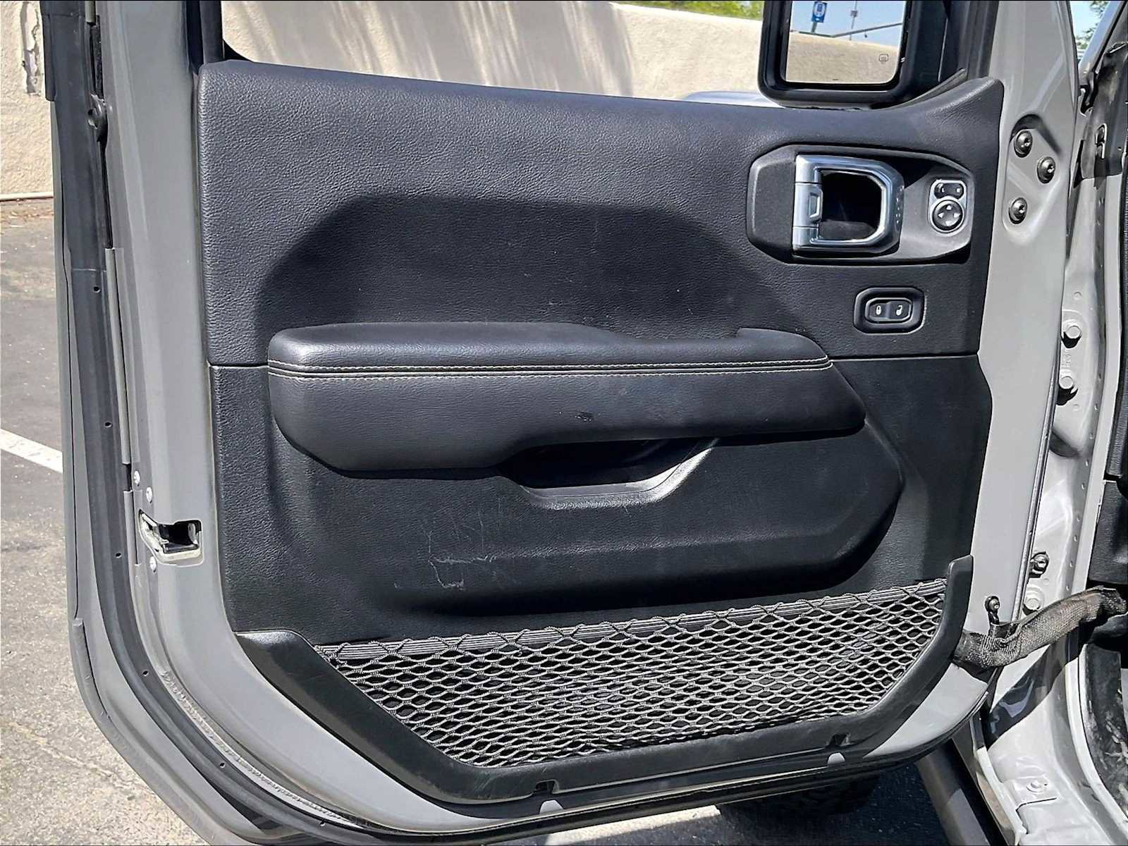 Used 2021 Jeep Wrangler Unlimited Rubicon AWD/4WD image 22