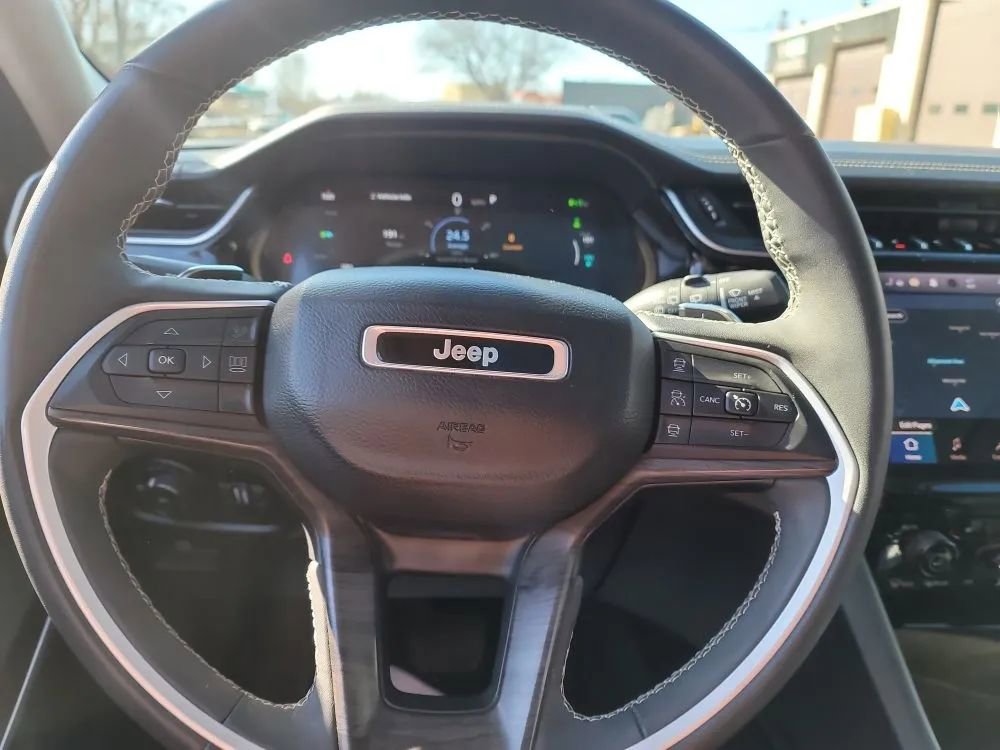 Used 2022 Jeep Grand Cherokee Limited 4xe w/ Luxury Tech Group II image 13