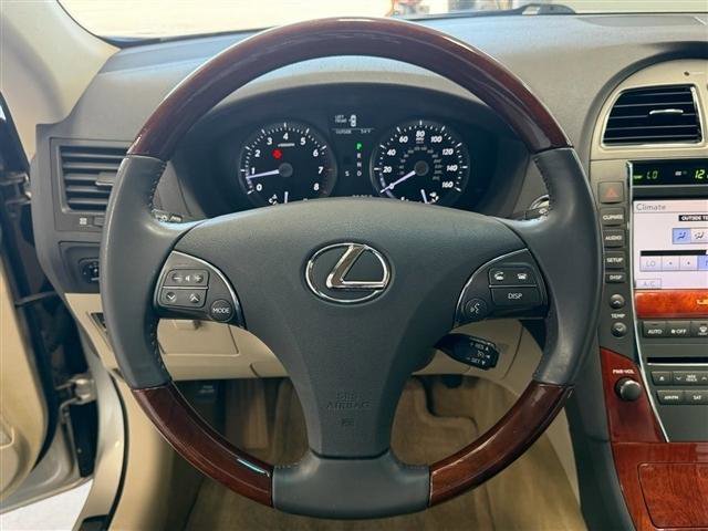 Used 2011 Lexus ES 350 w/ Luxury Pkg & Navigation FWD image 16