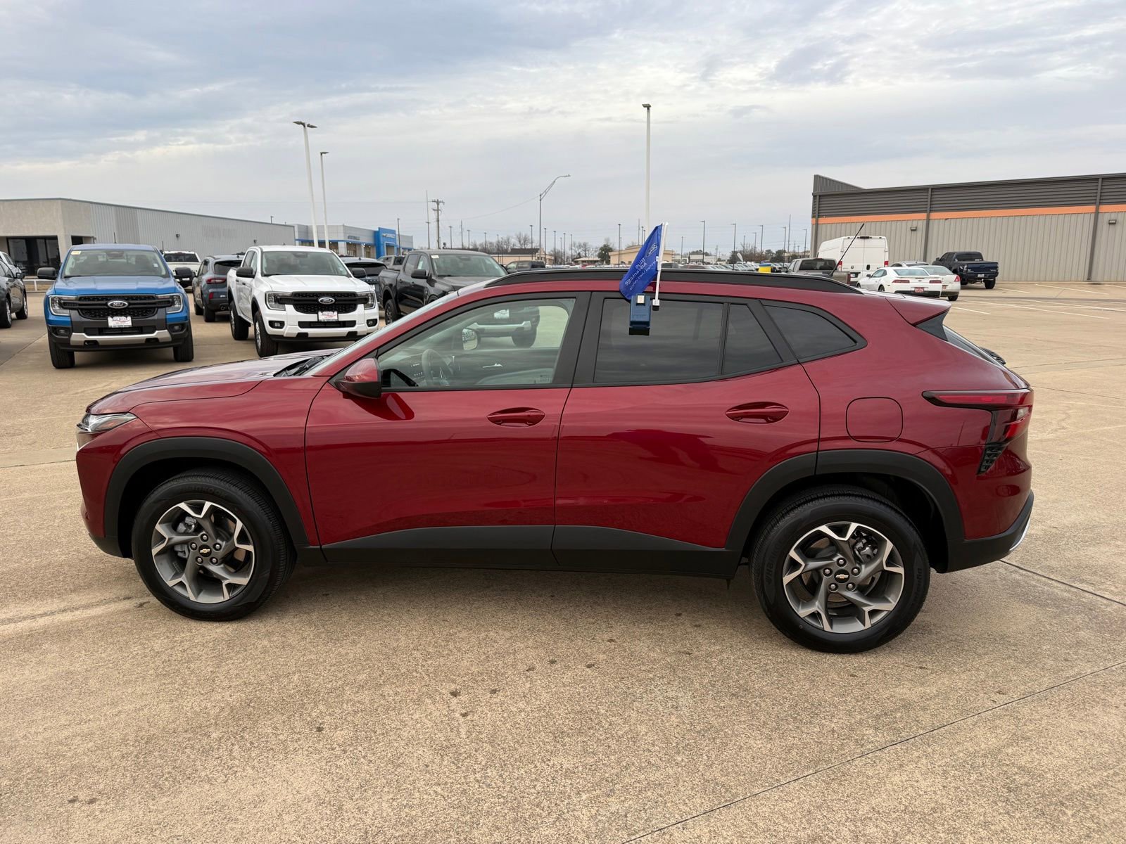 Used 2025 Chevrolet Trax LT FWD image 8