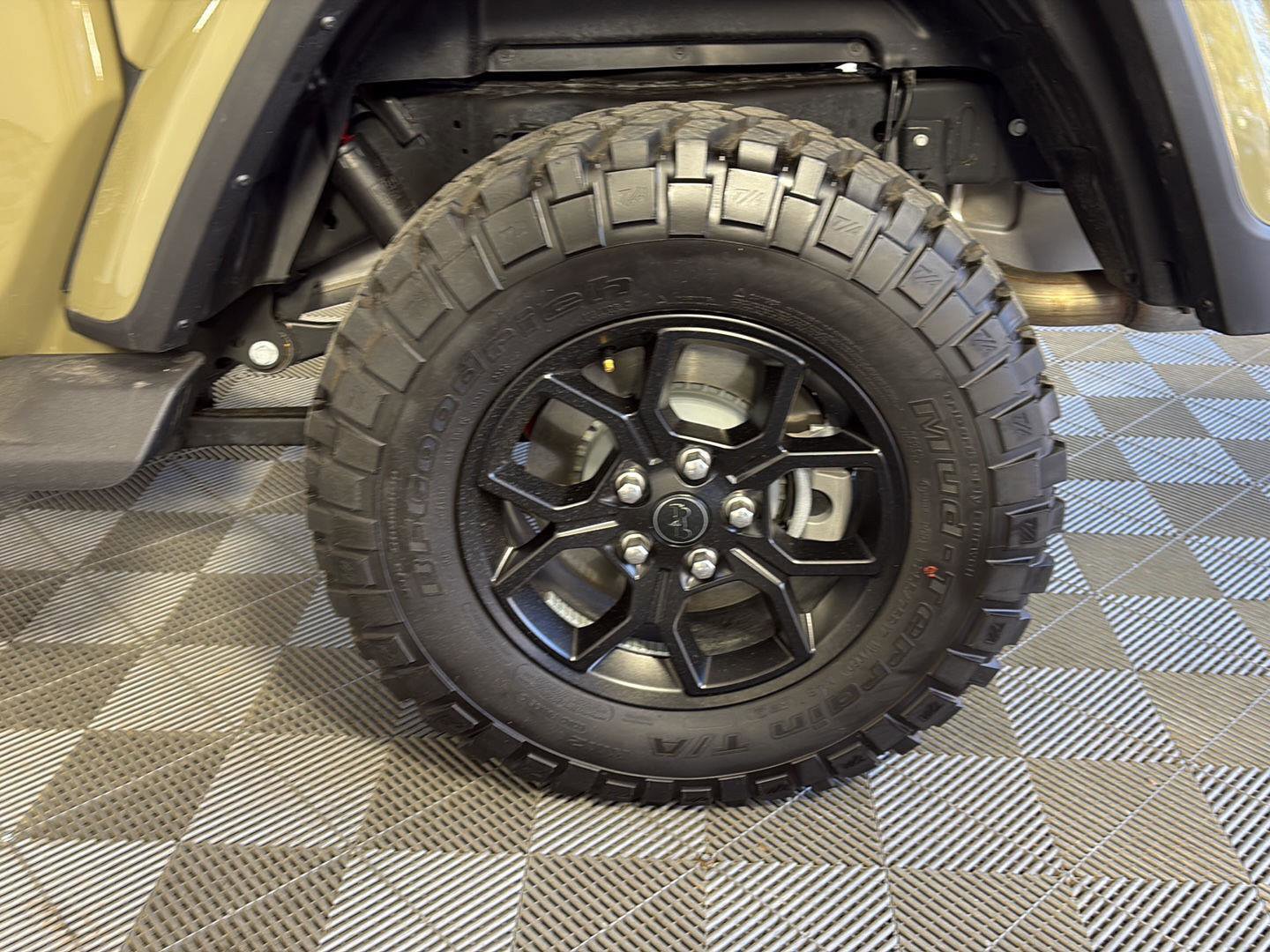 Used 2025 Jeep Gladiator Sport image 13