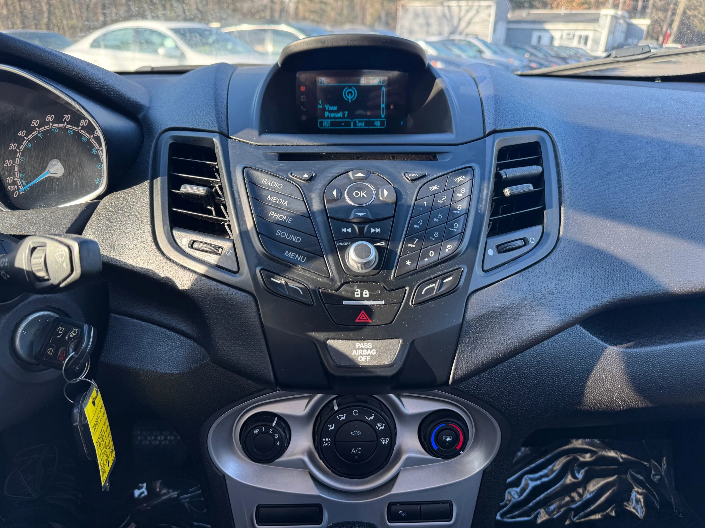 Used 2017 Ford Fiesta SE image 21