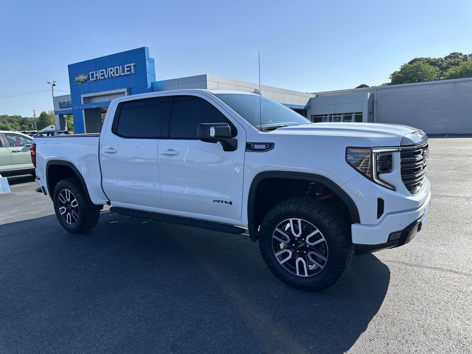 Used 2024 GMC Sierra 1500 AT4 w/ Technology Package AWD/4WD image 1