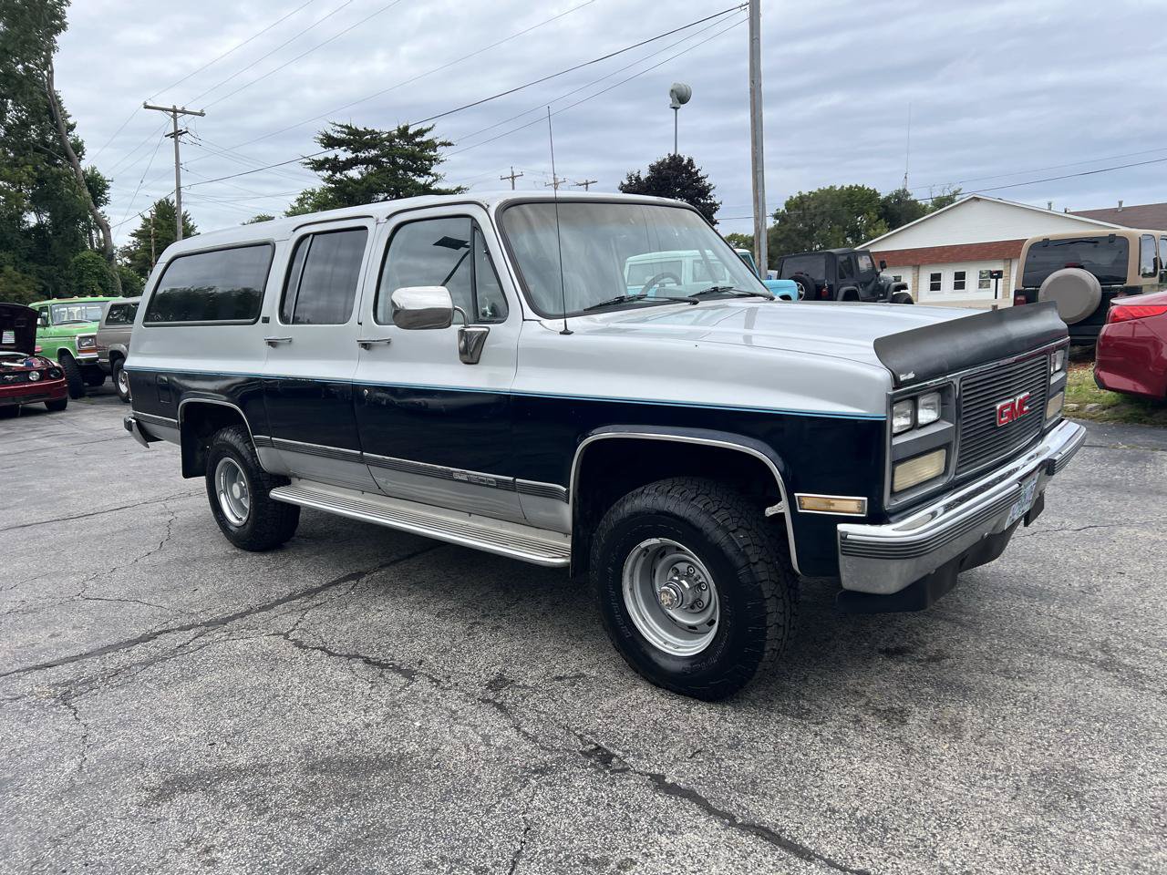 Used 1989 GMC Suburban 4WD image 3