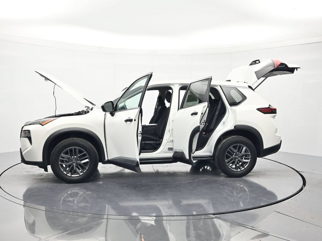 Used 2024 Nissan Rogue S FWD image 46