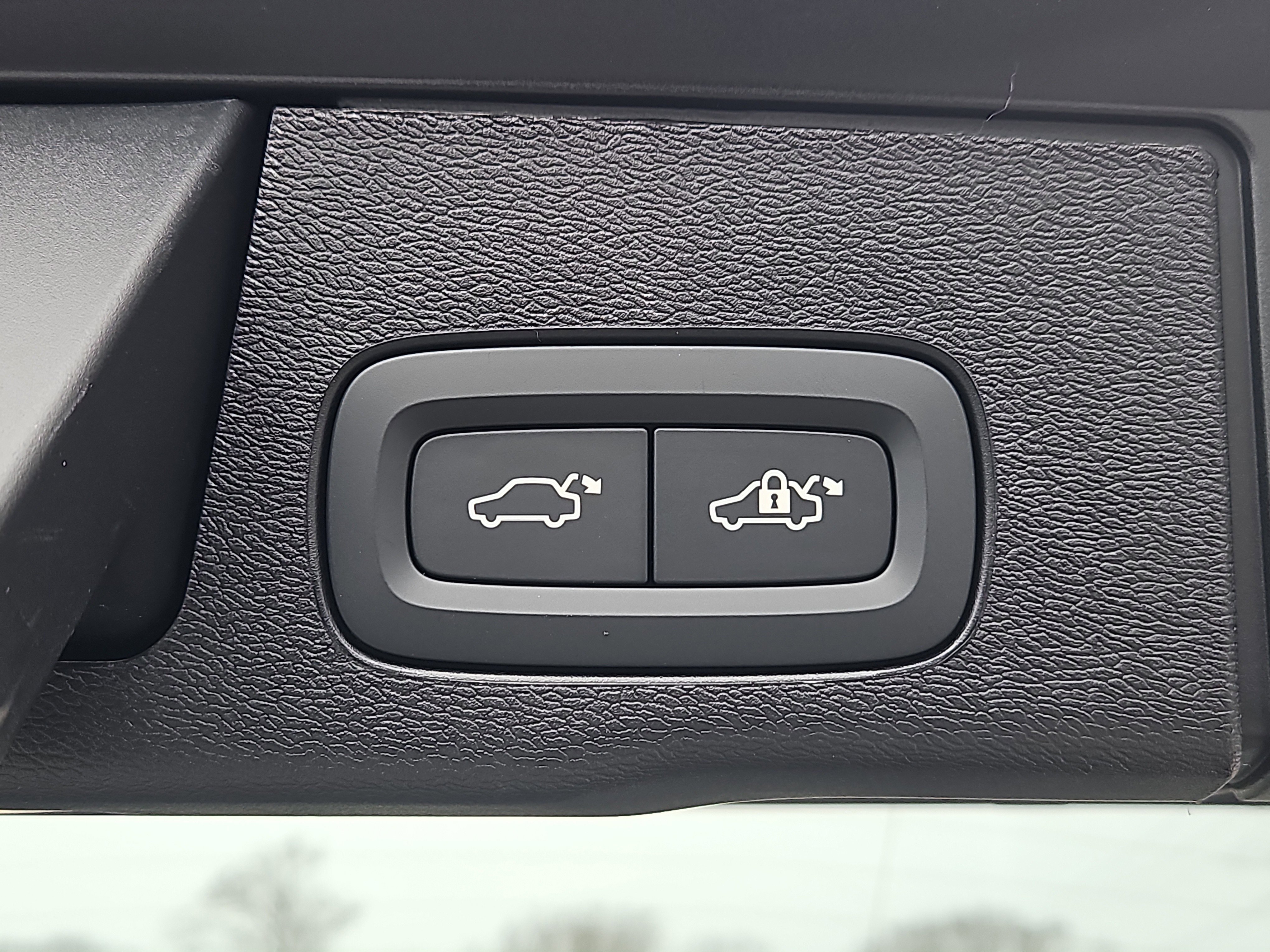 New 2026 Volvo XC60 B5 Ultra w/ Protection Package Premier image 14