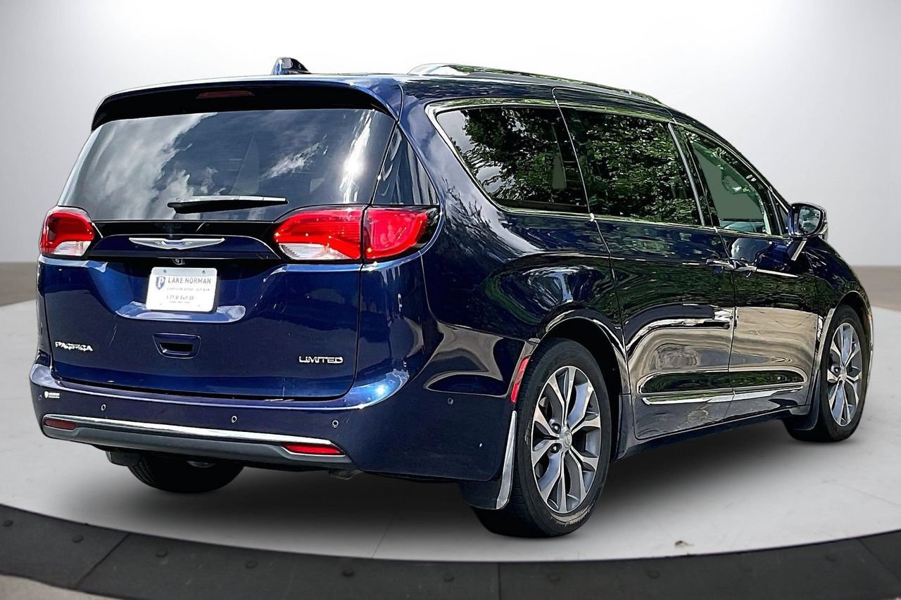 Certified 2018 Chrysler Pacifica Limited w/ Advanced Safetytec Group FWD image 9