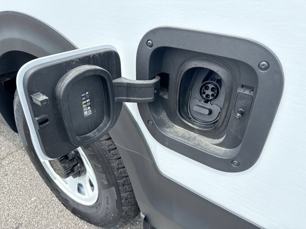 Used 2024 Chevrolet Brightdrop 600 w/ Battery Pack, Max Range AWD/4WD image 13