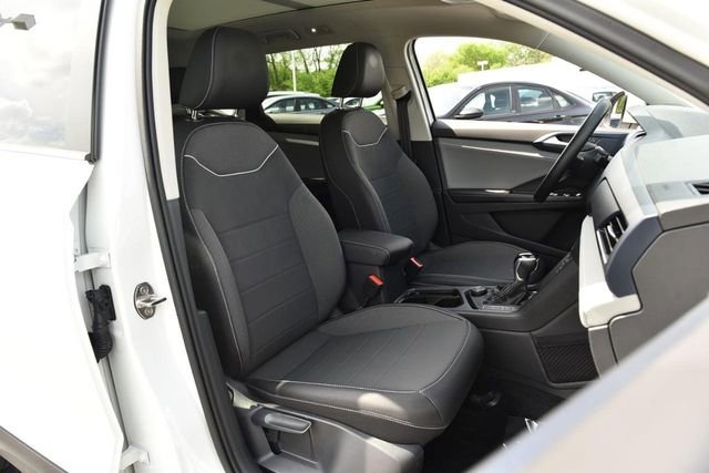 Certified 2024 Volkswagen Taos SE w/ Panoramic Sunroof Package image 21