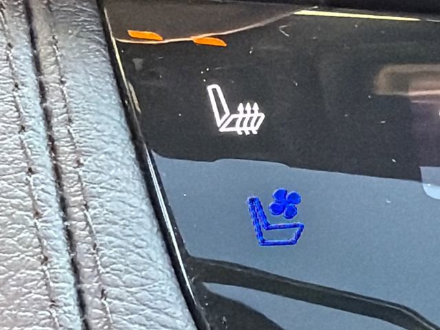 Used 2025 Cadillac XT6 Premium Luxury image 31