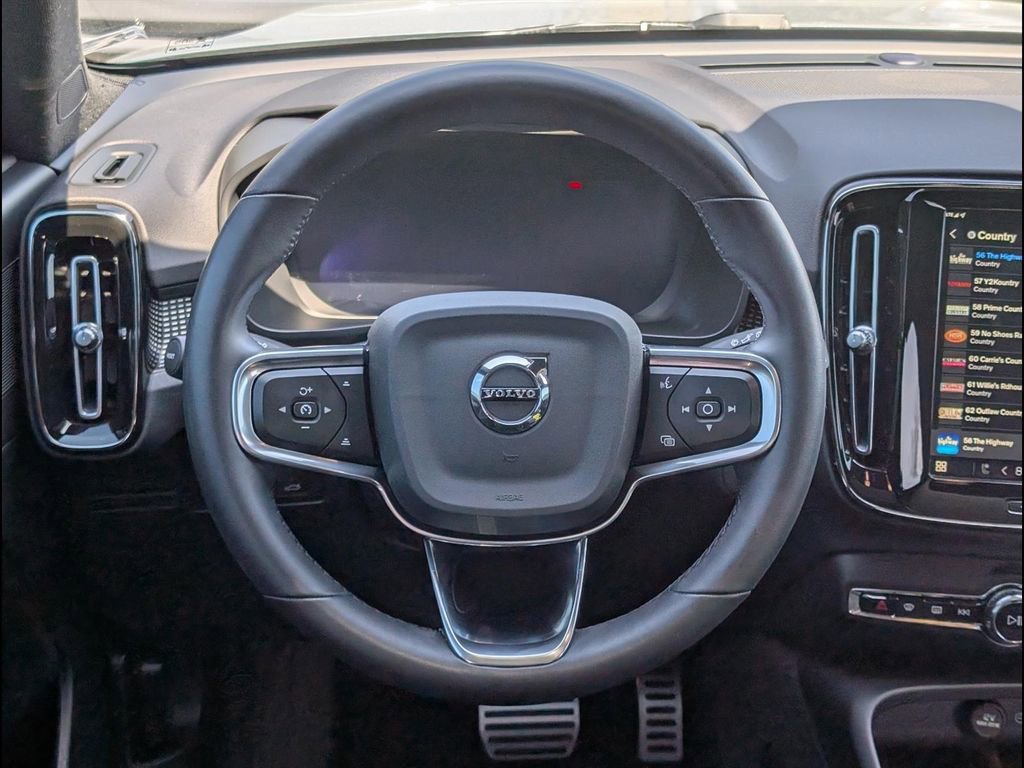 Used 2022 Volvo XC40 P8 Recharge Plus image 12