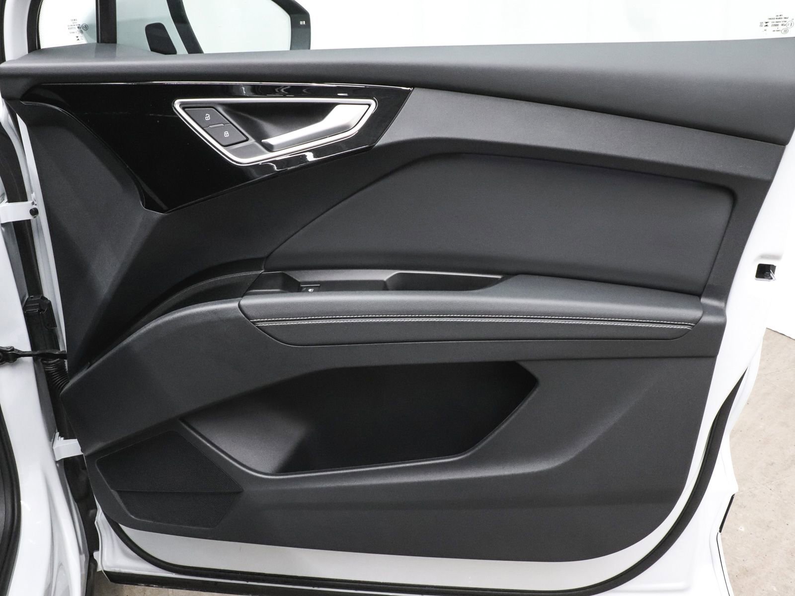 Used 2025 Audi Q4 e-tron Premium Plus w/ Premium Plus image 14