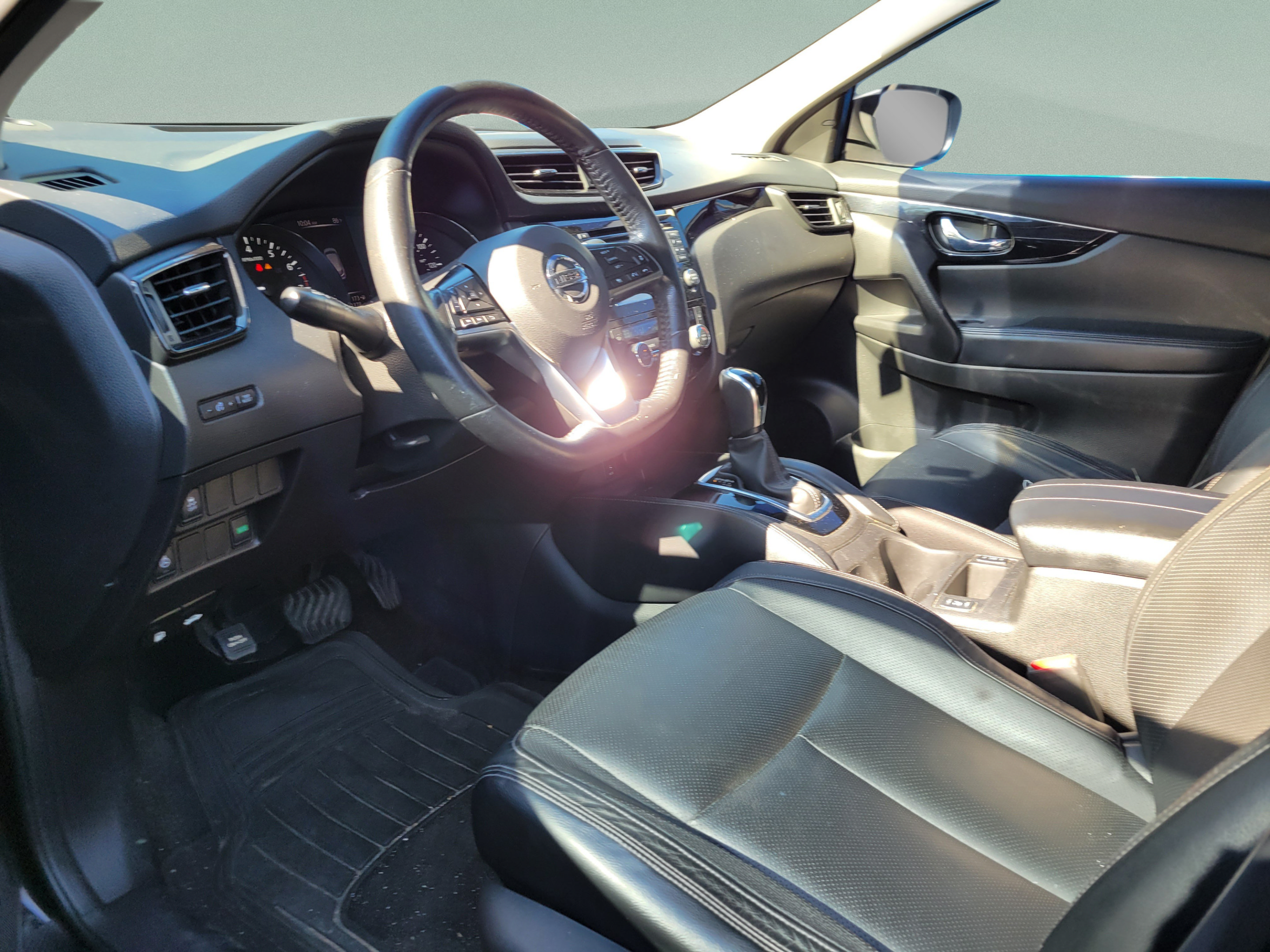 Used 2018 Nissan Rogue Sport SL FWD image 13