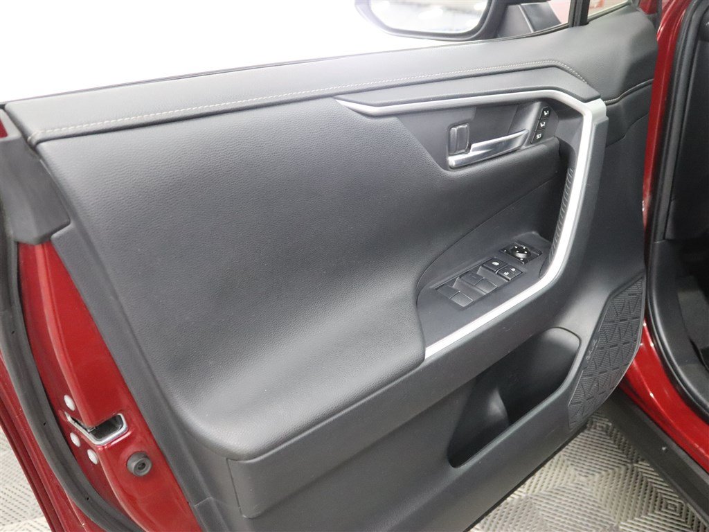 Used 2019 Toyota RAV4 Limited AWD/4WD image 15