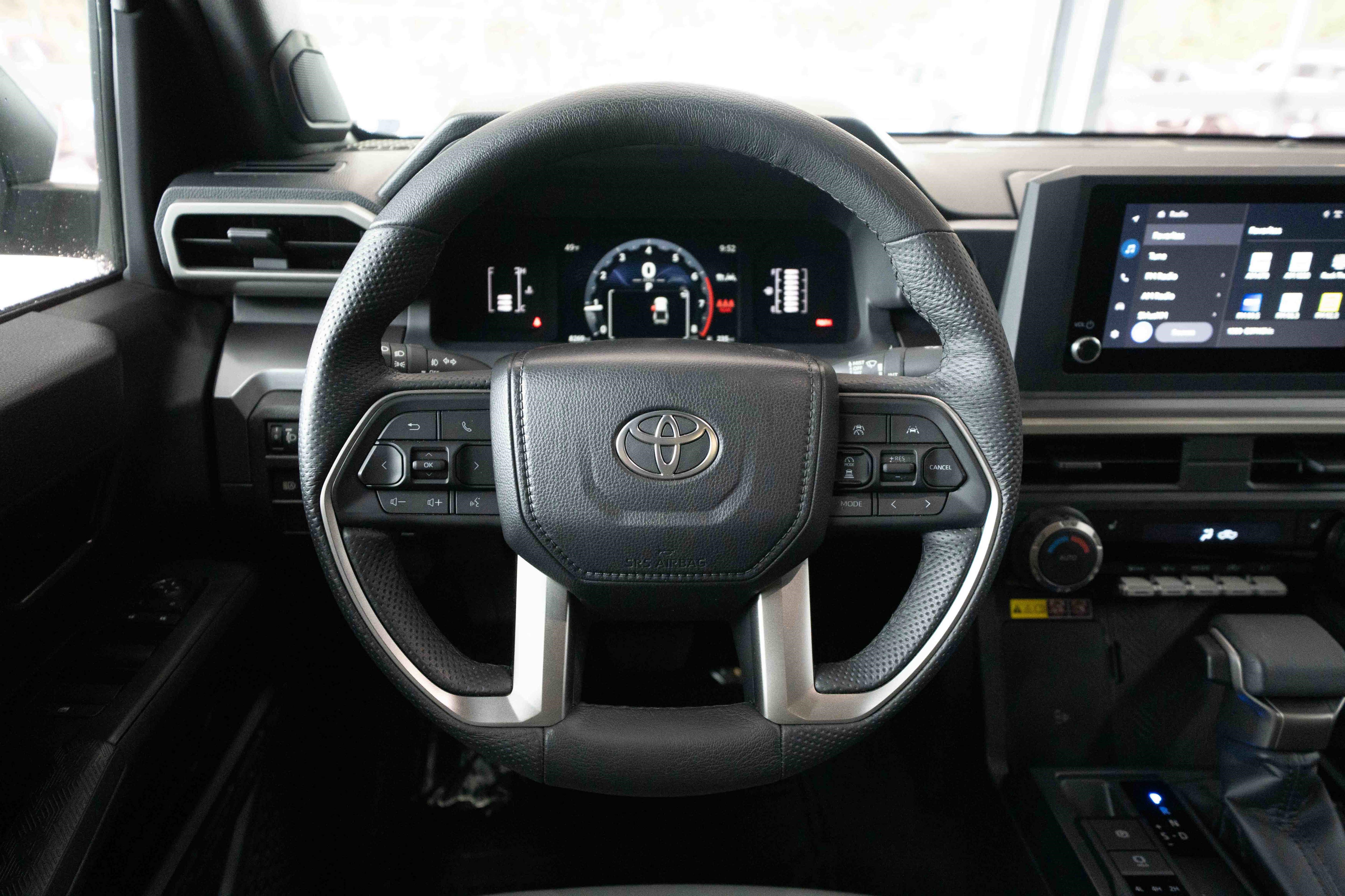 Used 2025 Toyota Tacoma SR5 AWD/4WD image 21