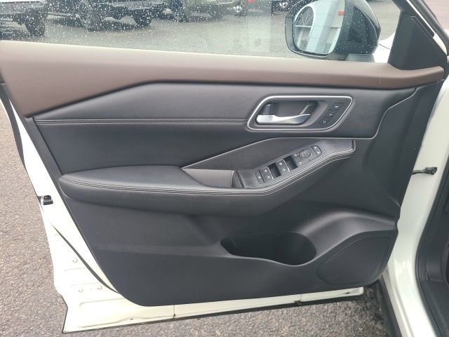 Used 2021 Nissan Rogue SL w/ Premium Package image 10