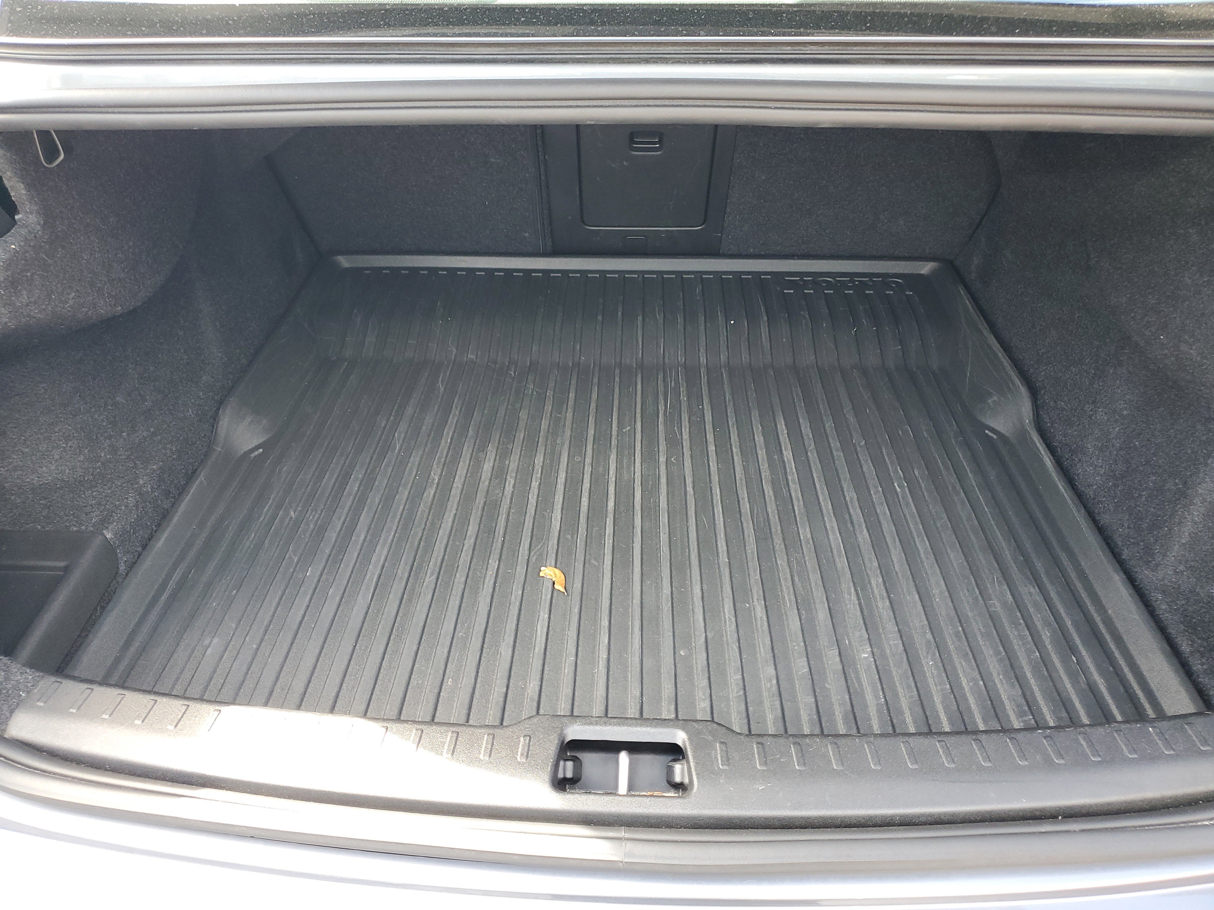 Used 2021 Volvo S60 T5 Momentum w/ Premium Package image 4