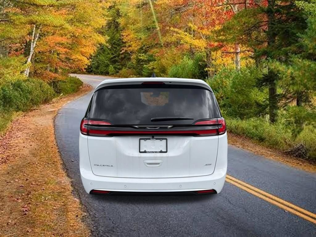 New 2027 Chrysler Pacifica Select AWD/4WD image 4