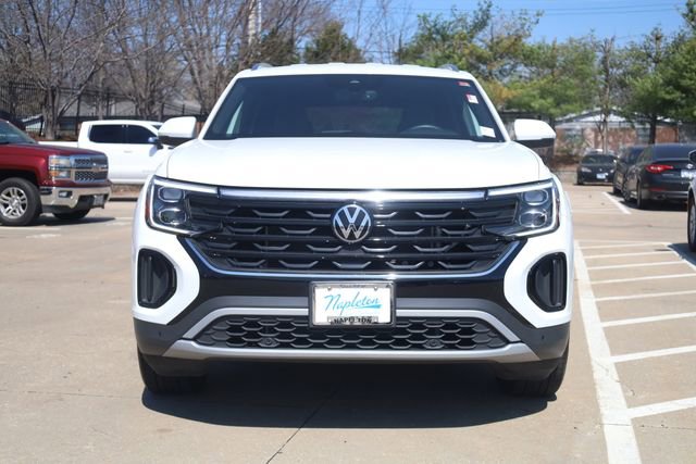 Used 2025 Volkswagen Atlas Cross Sport SE image 2