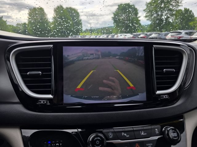 Used 2022 Chrysler Pacifica Touring-L FWD image 28