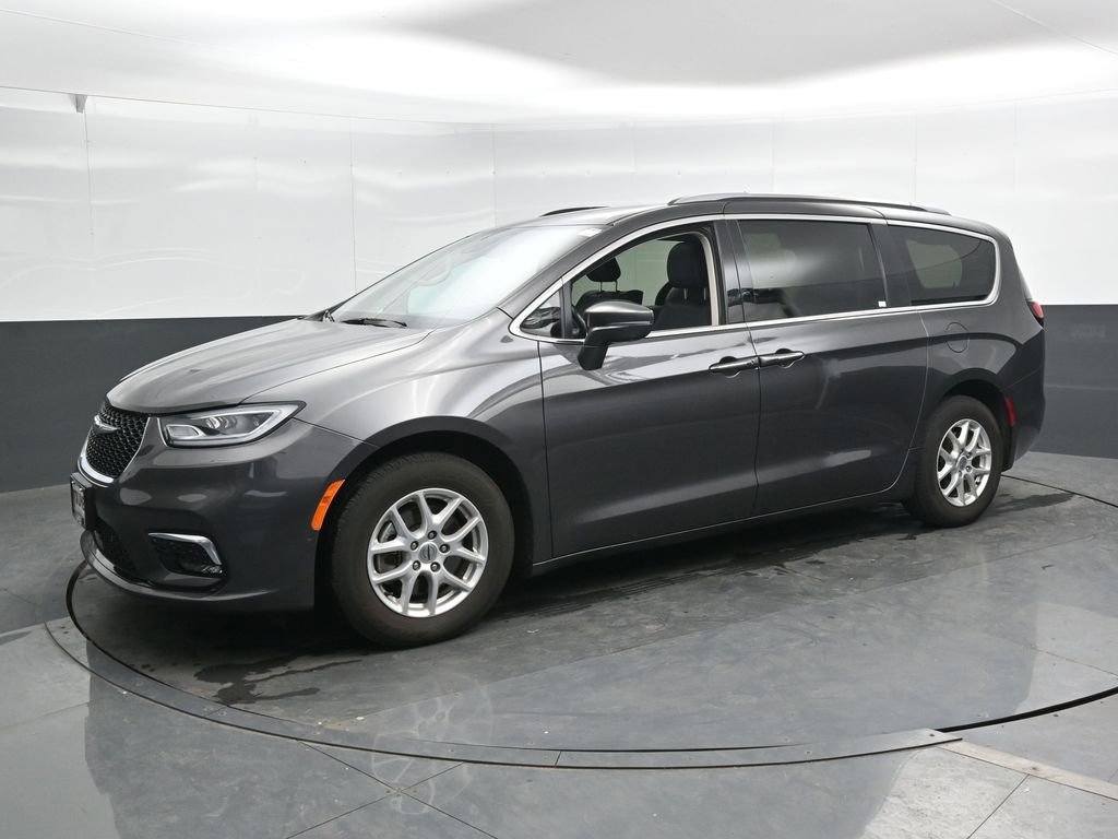 Used 2021 Chrysler Pacifica Touring-L w/ Uconnect Theater Family Group FWD image 8