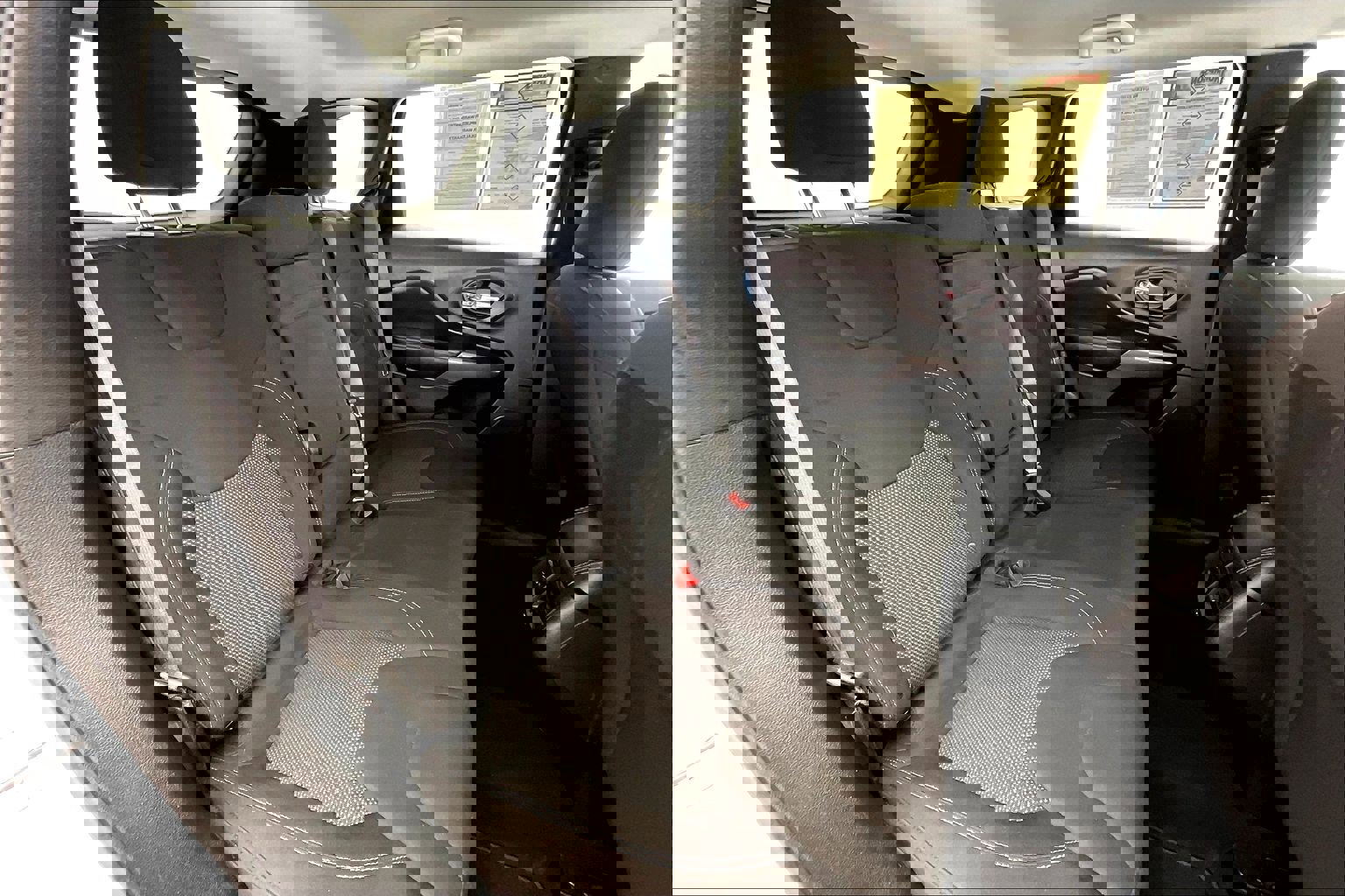 Used 2019 Jeep Cherokee Latitude w/ Popular Appearance Group image 18