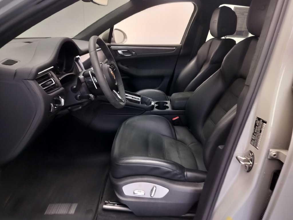 Certified 2023 Porsche Macan GTS AWD/4WD image 6