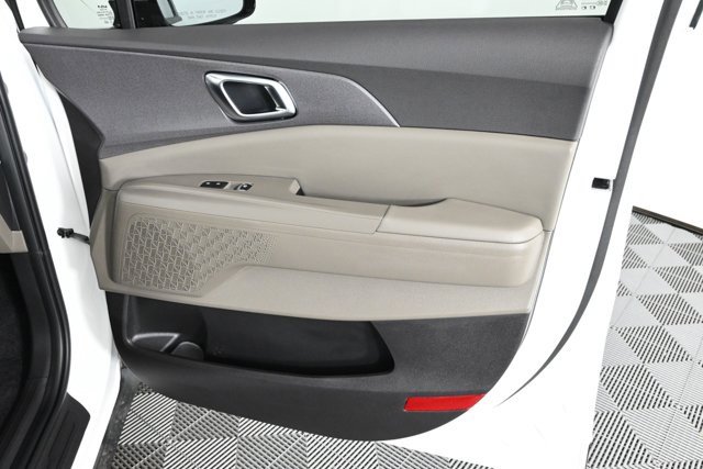 New 2026 Kia Carnival EX image 11