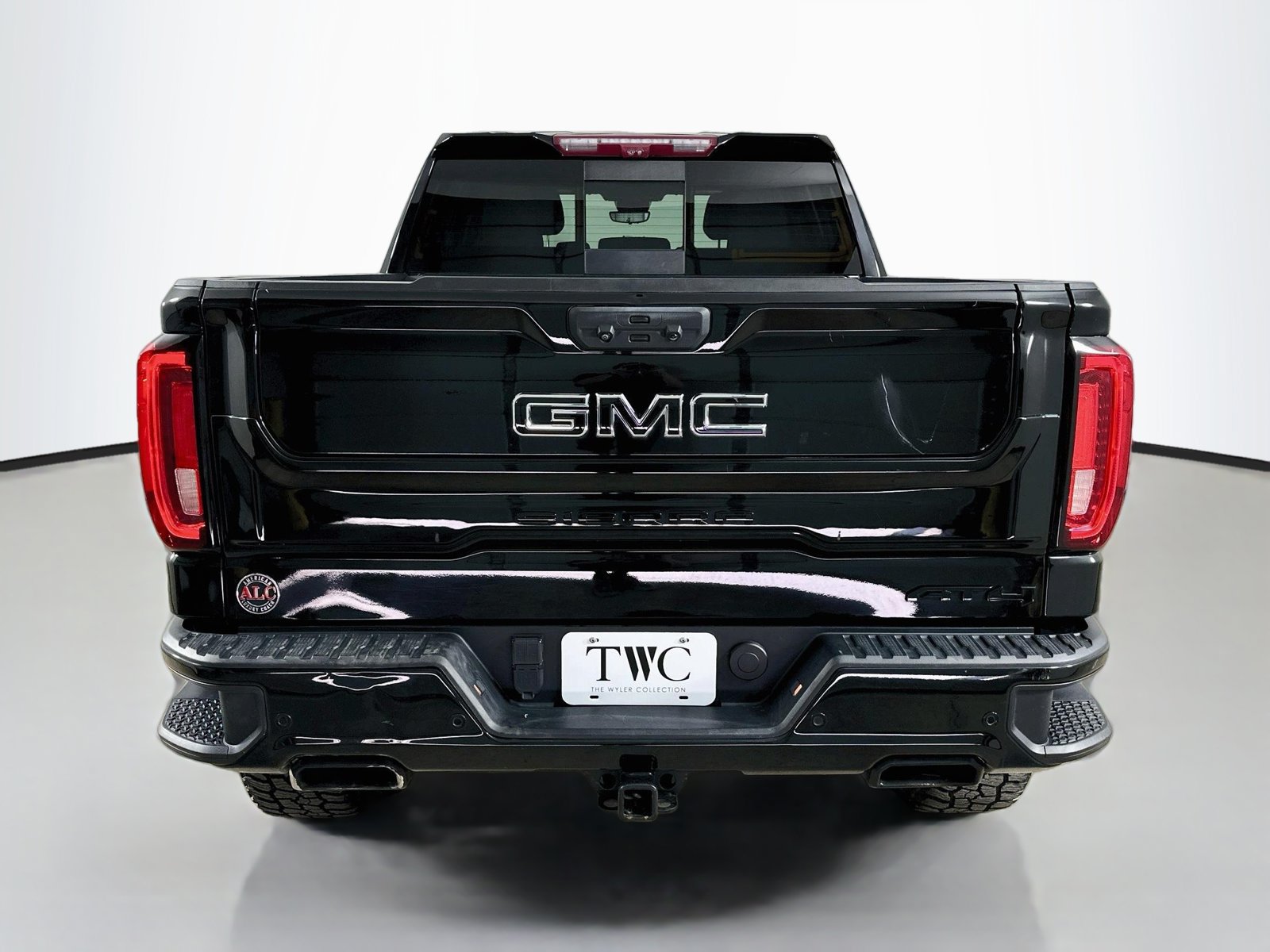 Used 2023 GMC Sierra 1500 AT4 w/ AT4 Premium Package AWD/4WD image 6