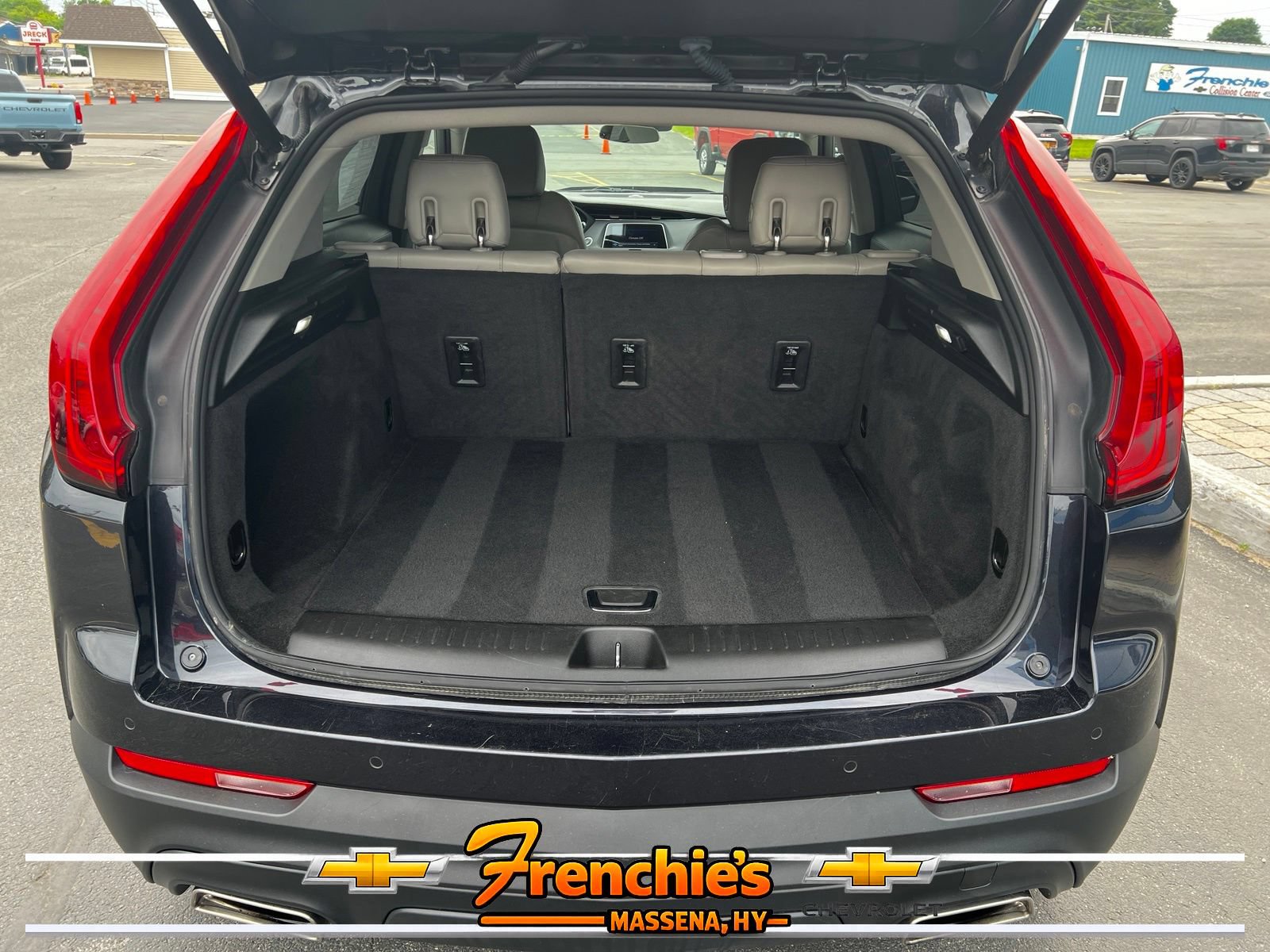 Used 2023 Cadillac XT4 Luxury w/ Driver Awareness Package AWD/4WD image 5