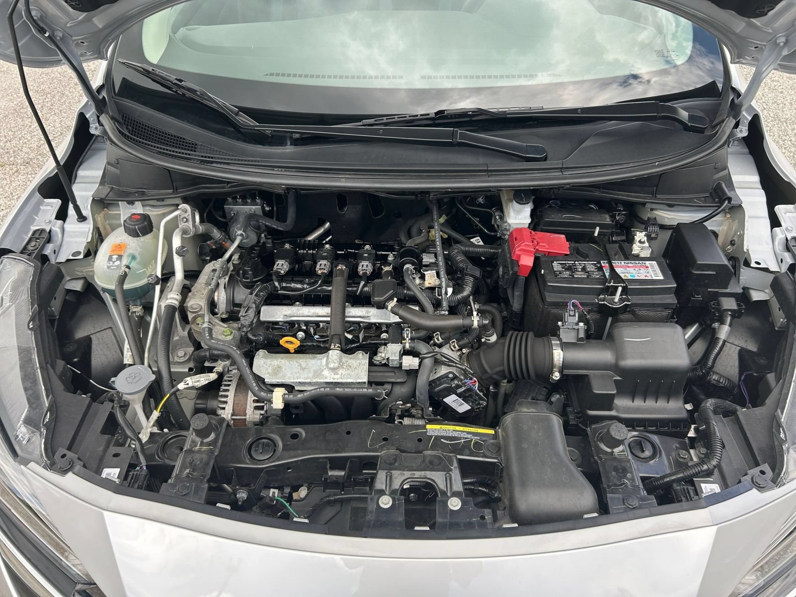 Used 2025 Nissan Versa SV FWD image 27