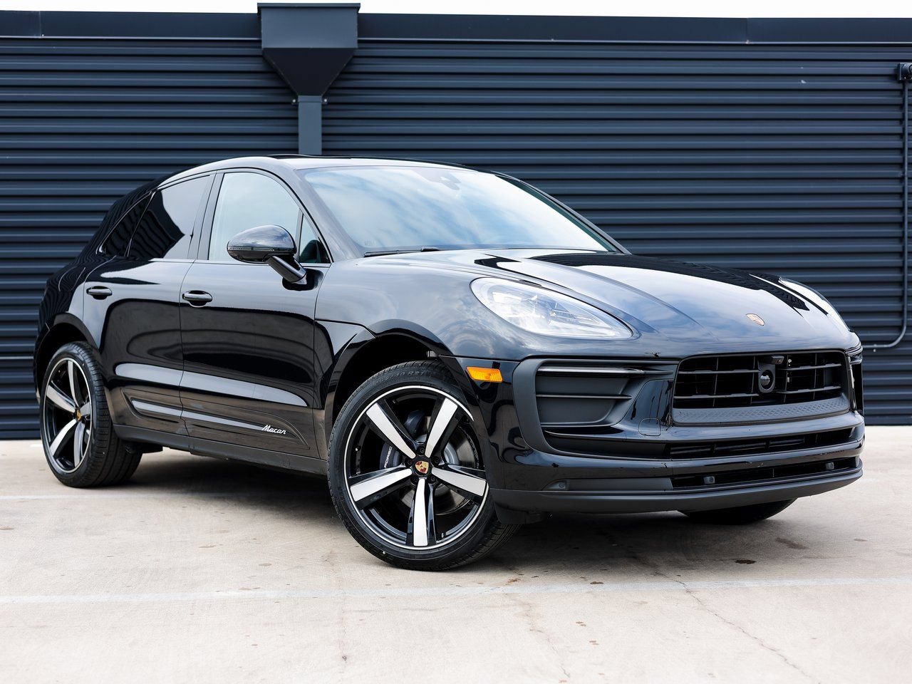 Certified 2026 Porsche Macan AWD/4WD image 9
