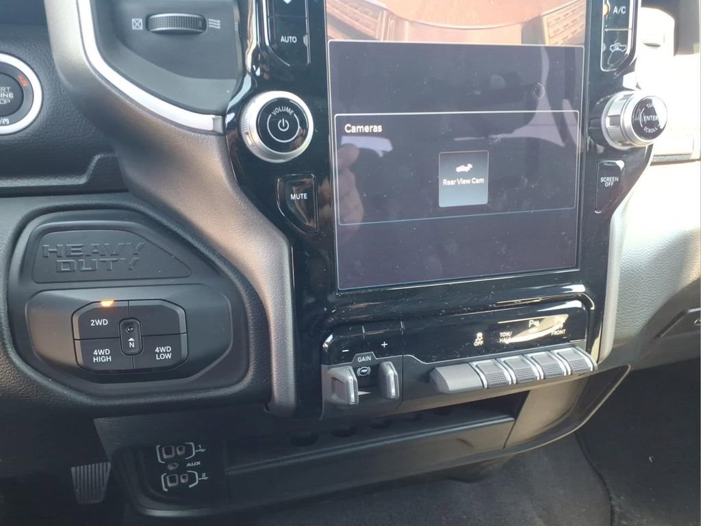 Used 2025 RAM 2500 Big Horn AWD/4WD image 9