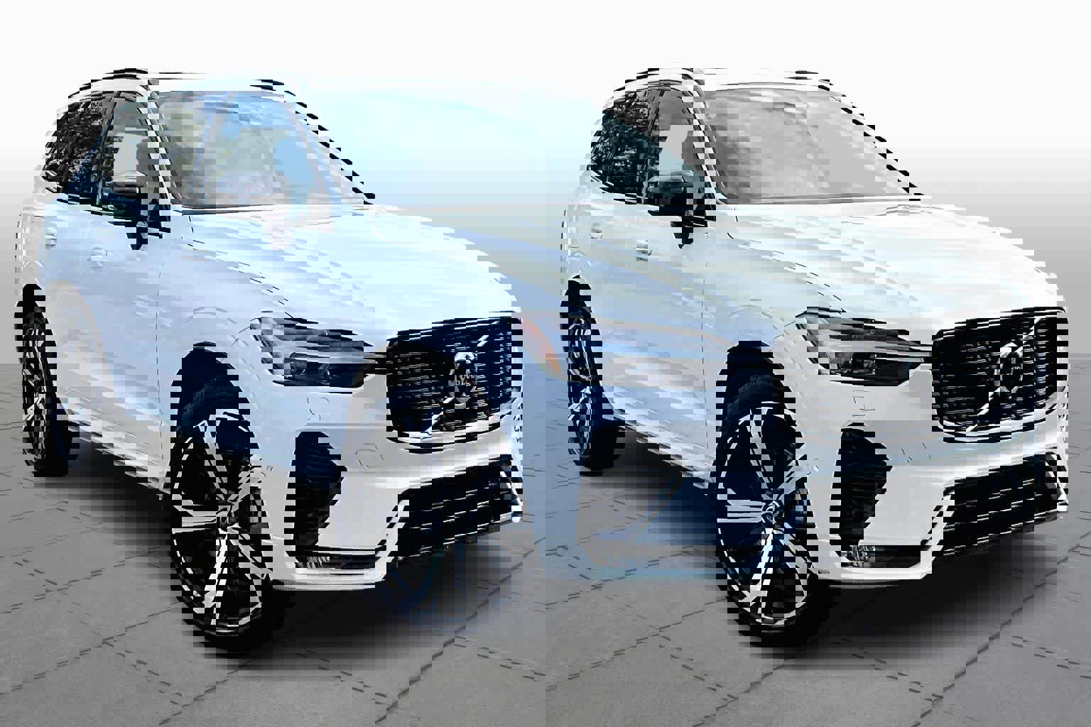 Used 2023 Volvo XC60 B5 Ultimate w/ Climate Package image 3