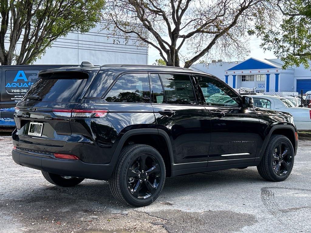 New 2024 Jeep Grand Cherokee Altitude RWD image 4